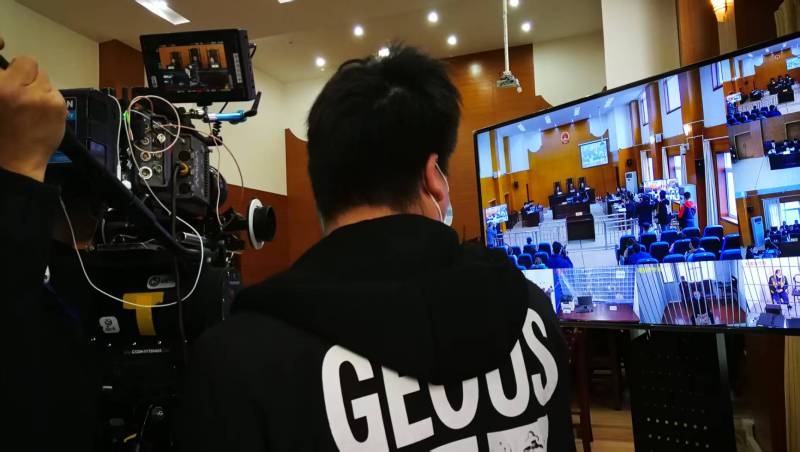 AI生成VS人工创意——钟楼区广告片拍摄公司的技术浪漫主义实践